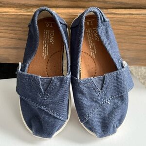TOMS Kids Moccasins in Navy